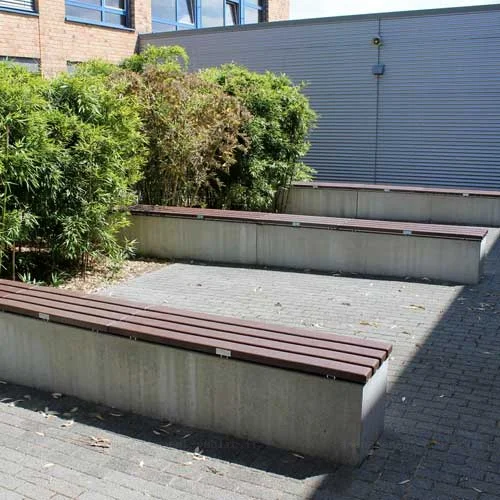 Lattes pour bancs publics en plastique recyclé de différentes couleurs